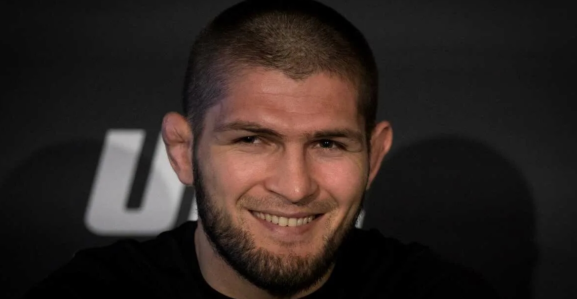 Khabib pozval Paula Hughese do Dagestánu – co to znamená