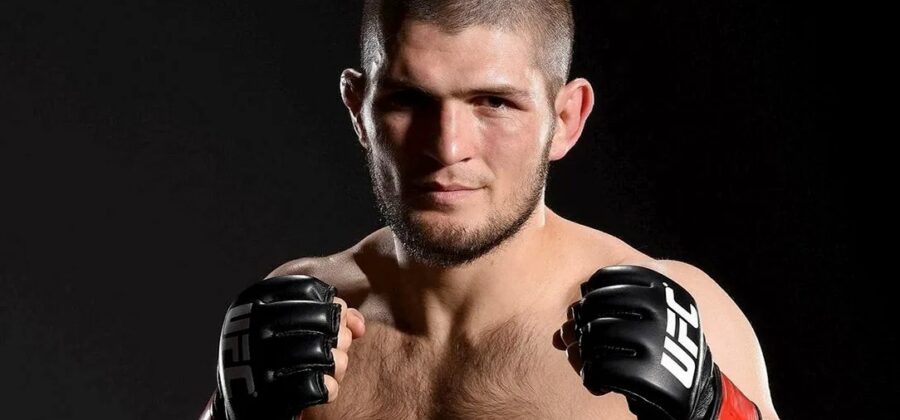 Khabib Nurmagomedov blahopřeje Nasrudinu Imavovovi k triumfu nad Adesanyou