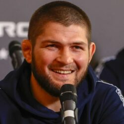 Khabib nabídl Dustinu Poirierovi ideálního soupeře pro boj na UFC 284 v Austrálii