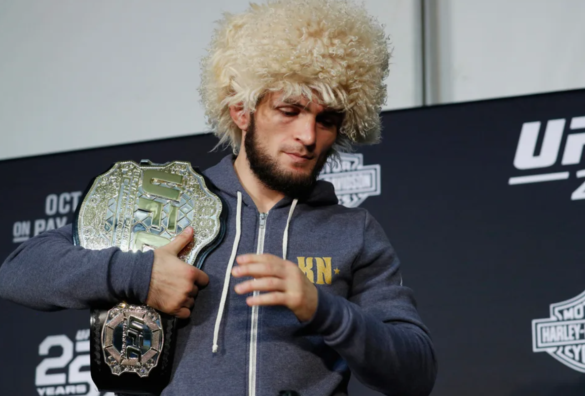 Nurmagomedov stal slavným bojovníkem MMA, udělal si jméno ve světě wrestlingu